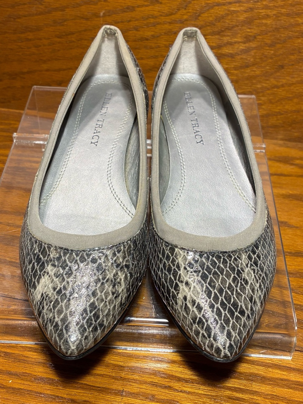 Ellen Tracy Snakeskin Leather Pointed Toe Flats Gray Size 6.5